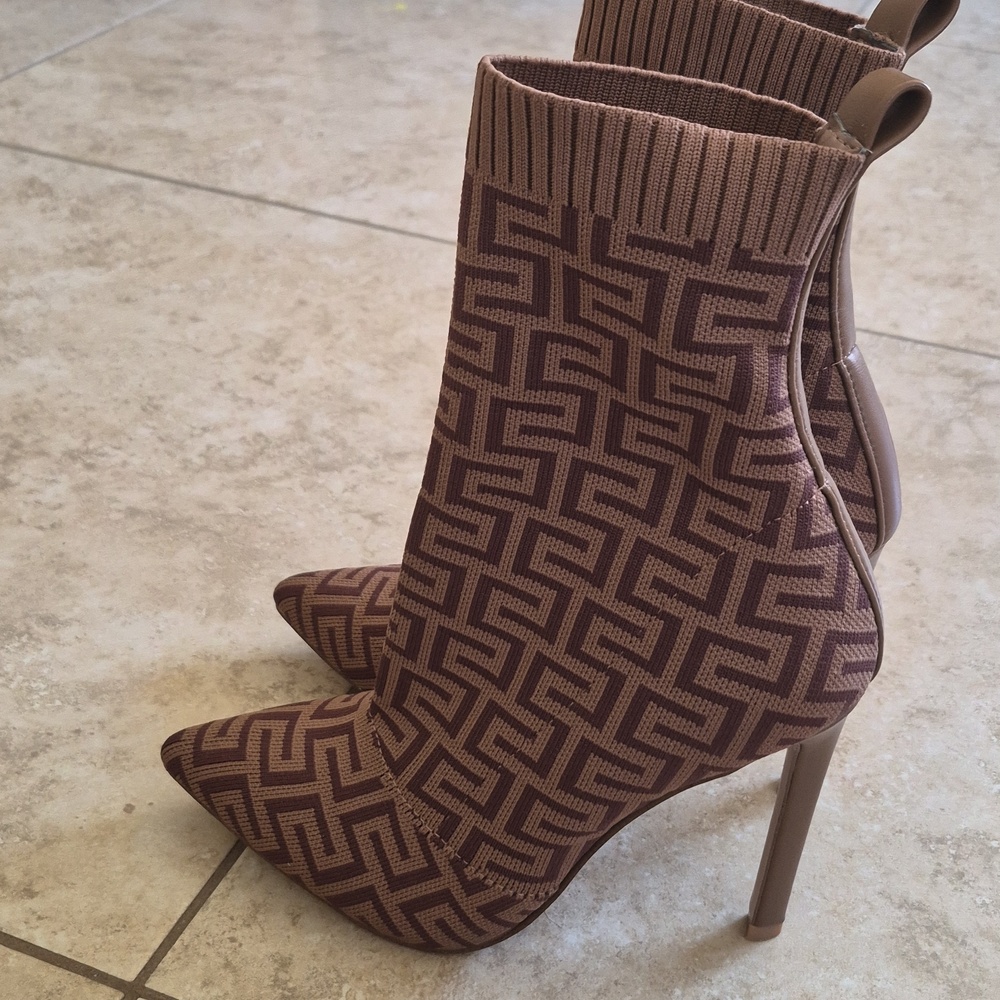 Steve Madden Diani Pattern Pointy Toe Mid Calf Sock Boot Sz 6 Medium